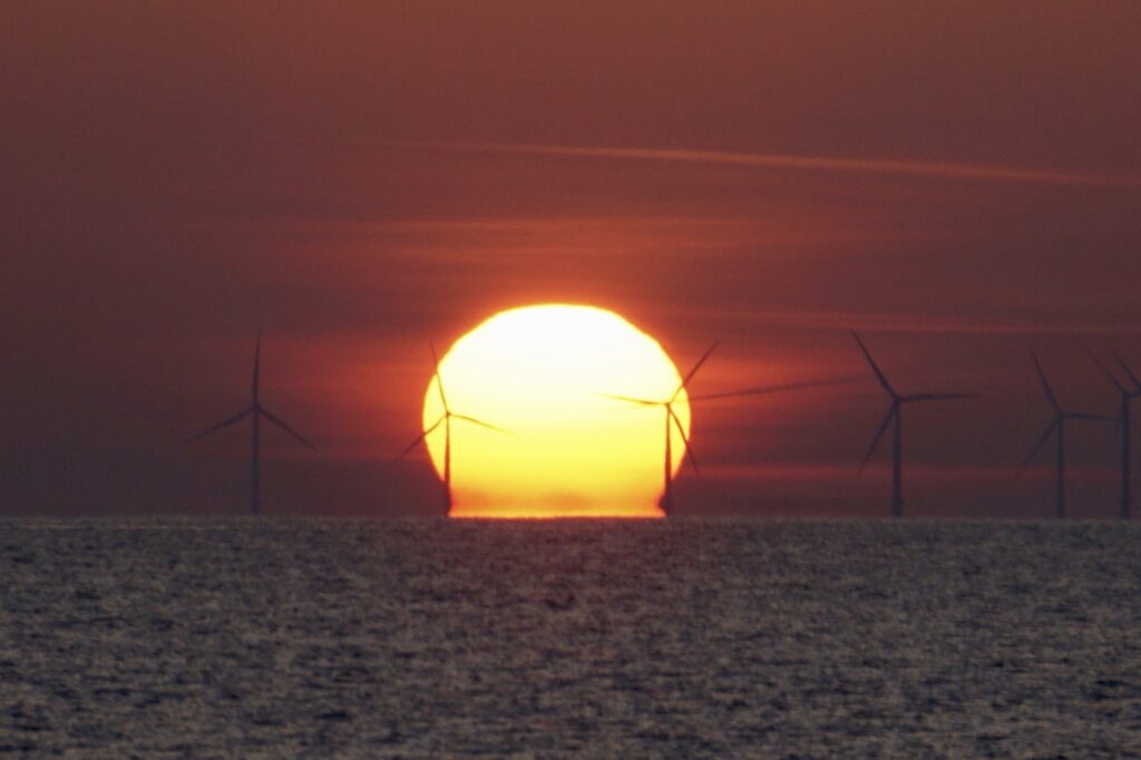 zonsondergang windmolens