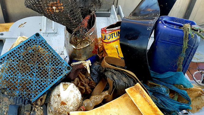 Fishing for Litter vuil
